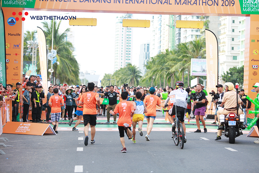 Những người hùng thầm lặng tạo nên sự thành công của Manulife Danang International Marathon Những người hùng thầm lặng tạo nên sự thành công của Manulife Danang International Marathon